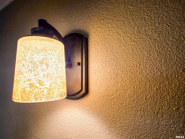 $145,000 | 110 Hickory Street, Flora, IL 62839