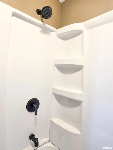 $145,000 | 110 Hickory Street, Flora, IL 62839