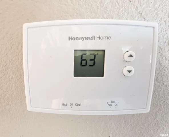 $145,000 | 110 Hickory Street, Flora, IL 62839