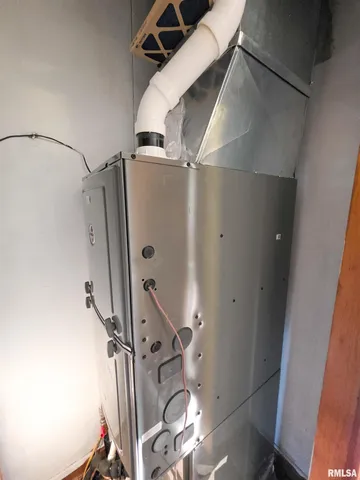 $145,000 | 110 Hickory Street, Flora, IL 62839