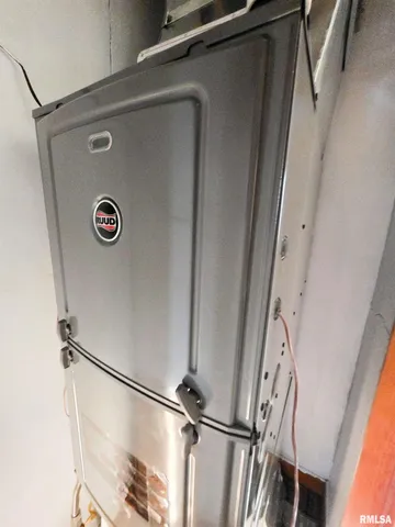 $145,000 | 110 Hickory Street, Flora, IL 62839