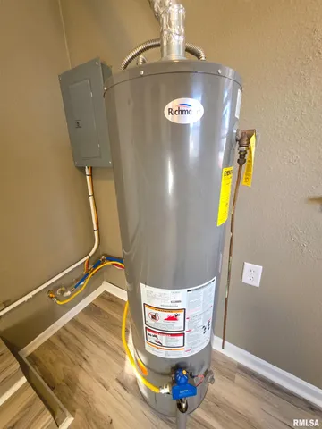 $145,000 | 110 Hickory Street, Flora, IL 62839