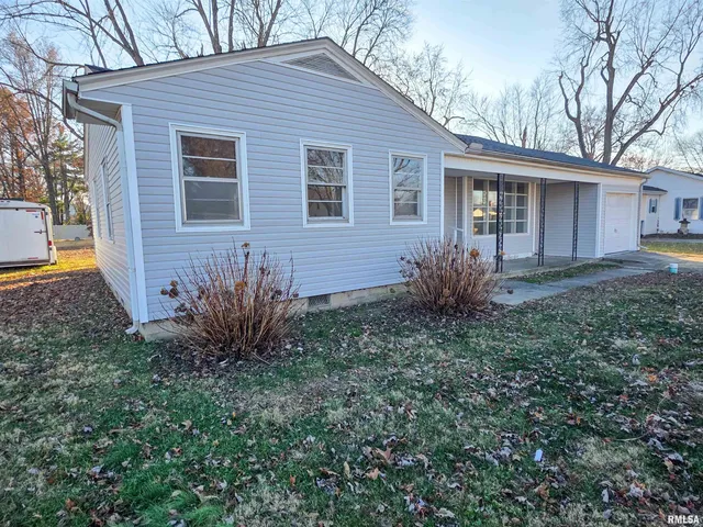 $145,000 | 110 Hickory Street, Flora, IL 62839