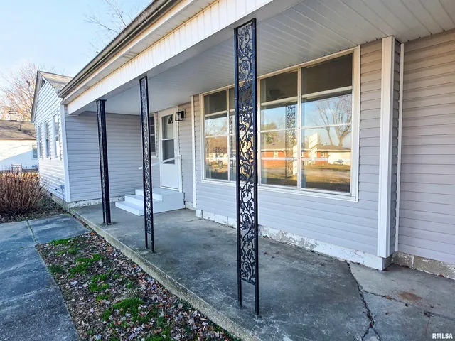 $145,000 | 110 Hickory Street, Flora, IL 62839