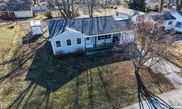 $145,000 | 110 Hickory Street, Flora, IL 62839