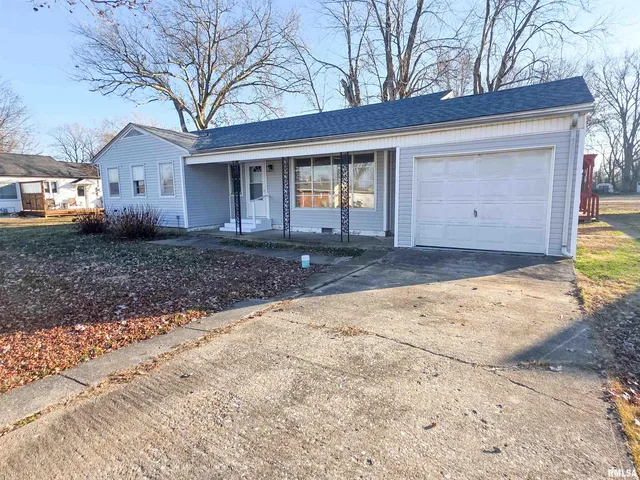 $145,000 | 110 Hickory Street, Flora, IL 62839