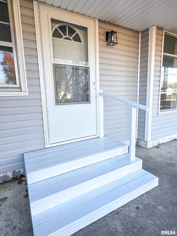 $145,000 | 110 Hickory Street, Flora, IL 62839