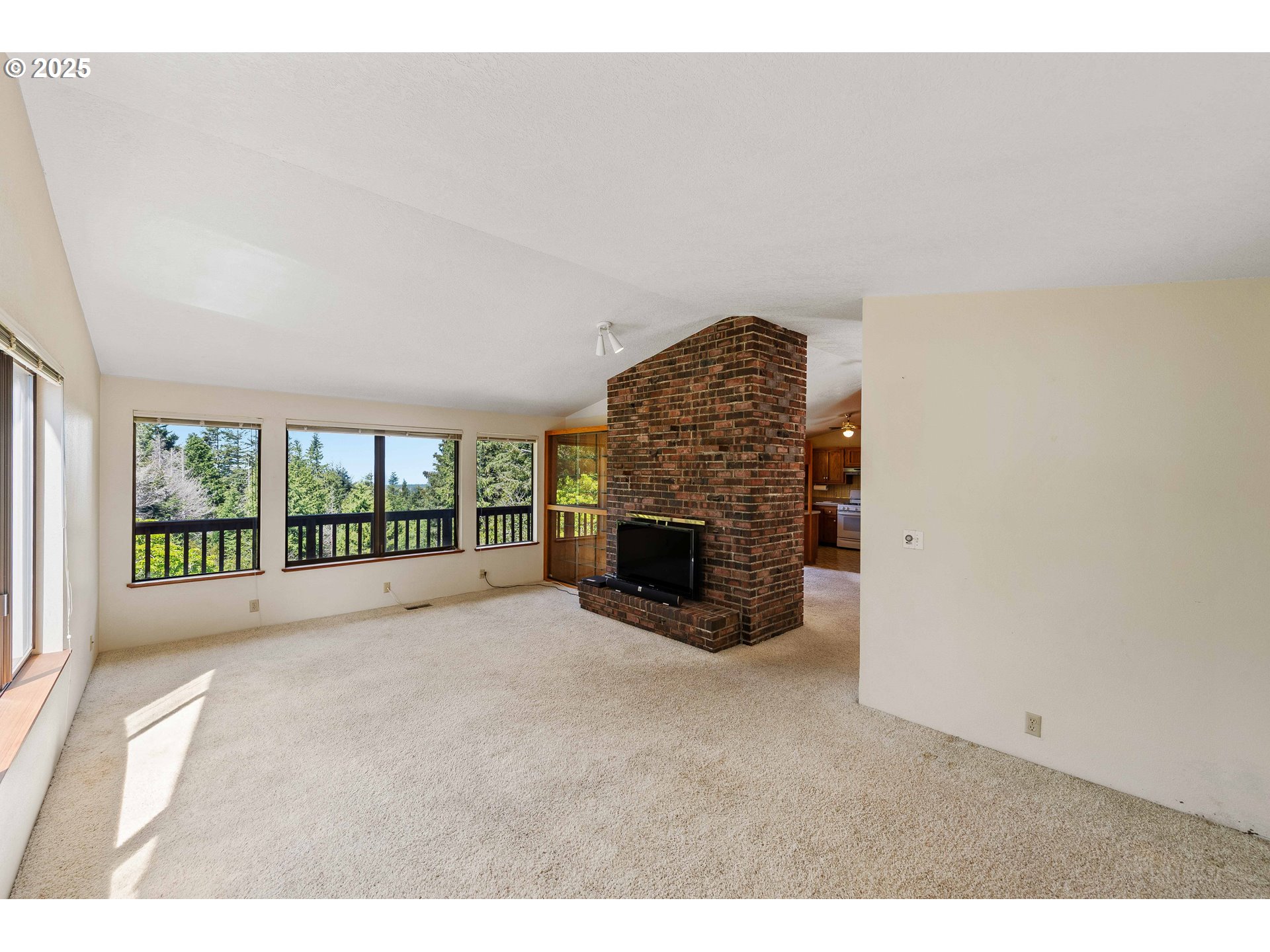 69936 Stage Road North Bend, OR 97459 - Photo 10 of 48 Gallery Image 10