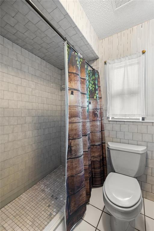 761 South Jeanne Avenue Inverness, FL 34453 - Photo 15 of 33 a bathroom with a toilet and a shower