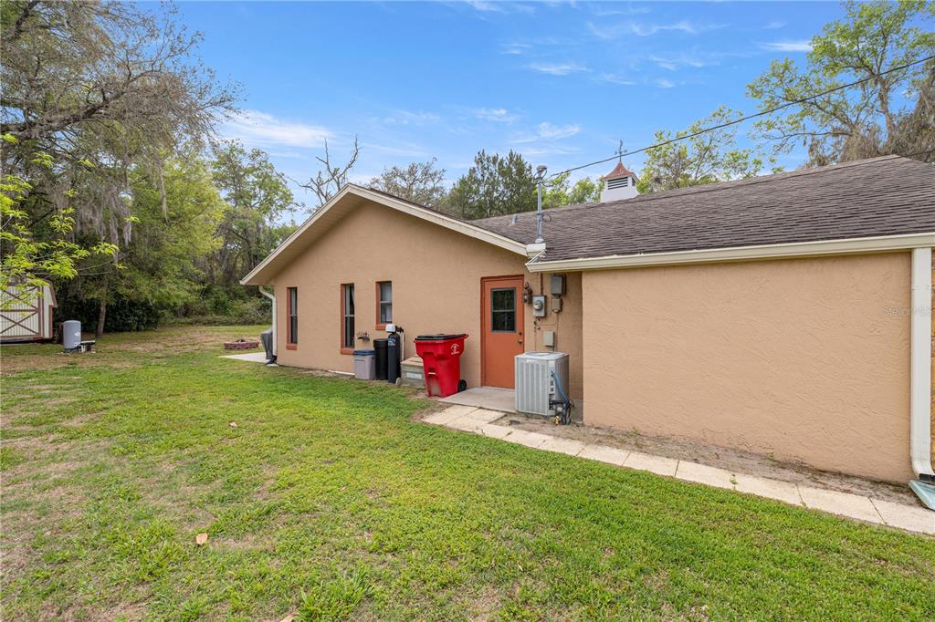 761 South Jeanne Avenue Inverness, FL 34453 - Photo 24 of 33 a view of a backyard with a garden and plants