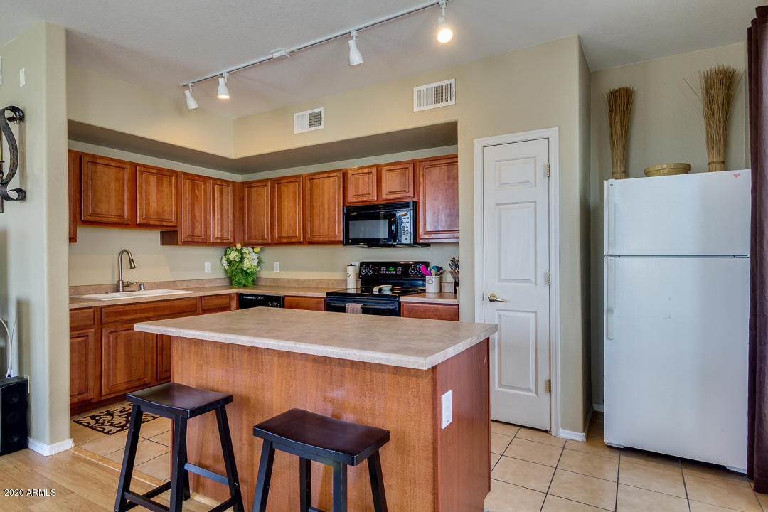 18250 North Cave Creek Road, Unit 198 Phoenix, AZ 85032 - Photo 13 of 73 Kitchen
