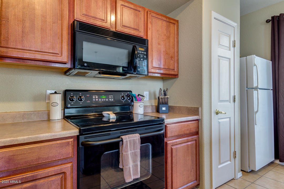 18250 North Cave Creek Road, Unit 198 Phoenix, AZ 85032 - Photo 55 of 73 Kitchen