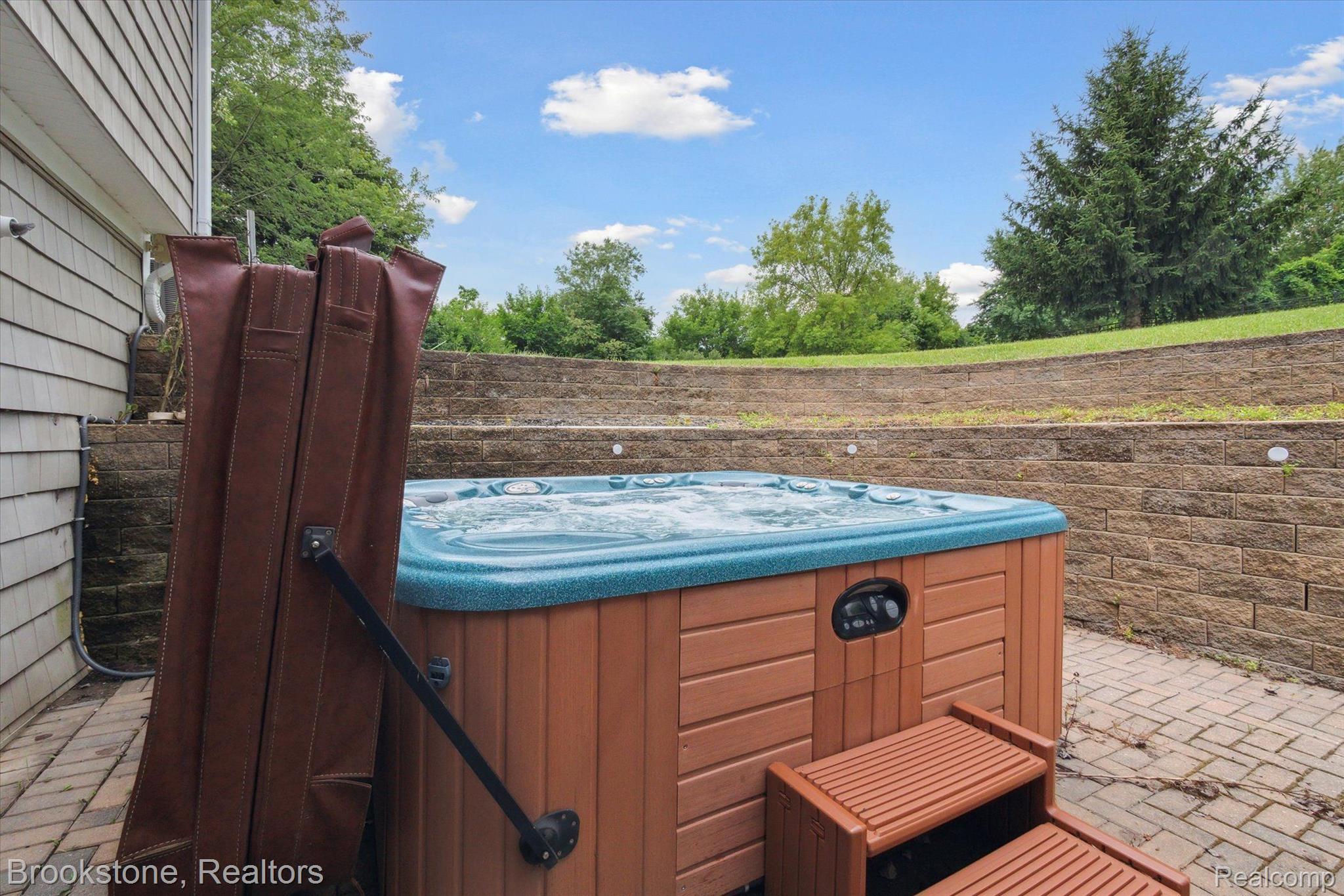 1225 East Romeo Road Leonard, MI 48367 - Photo 28 of 44 Back Patio