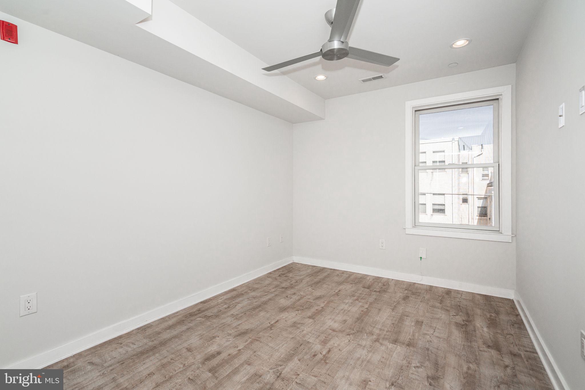 2609 Federal Street, Unit D Philadelphia, PA 19146 - Photo 12 of 27 an empty room with a window