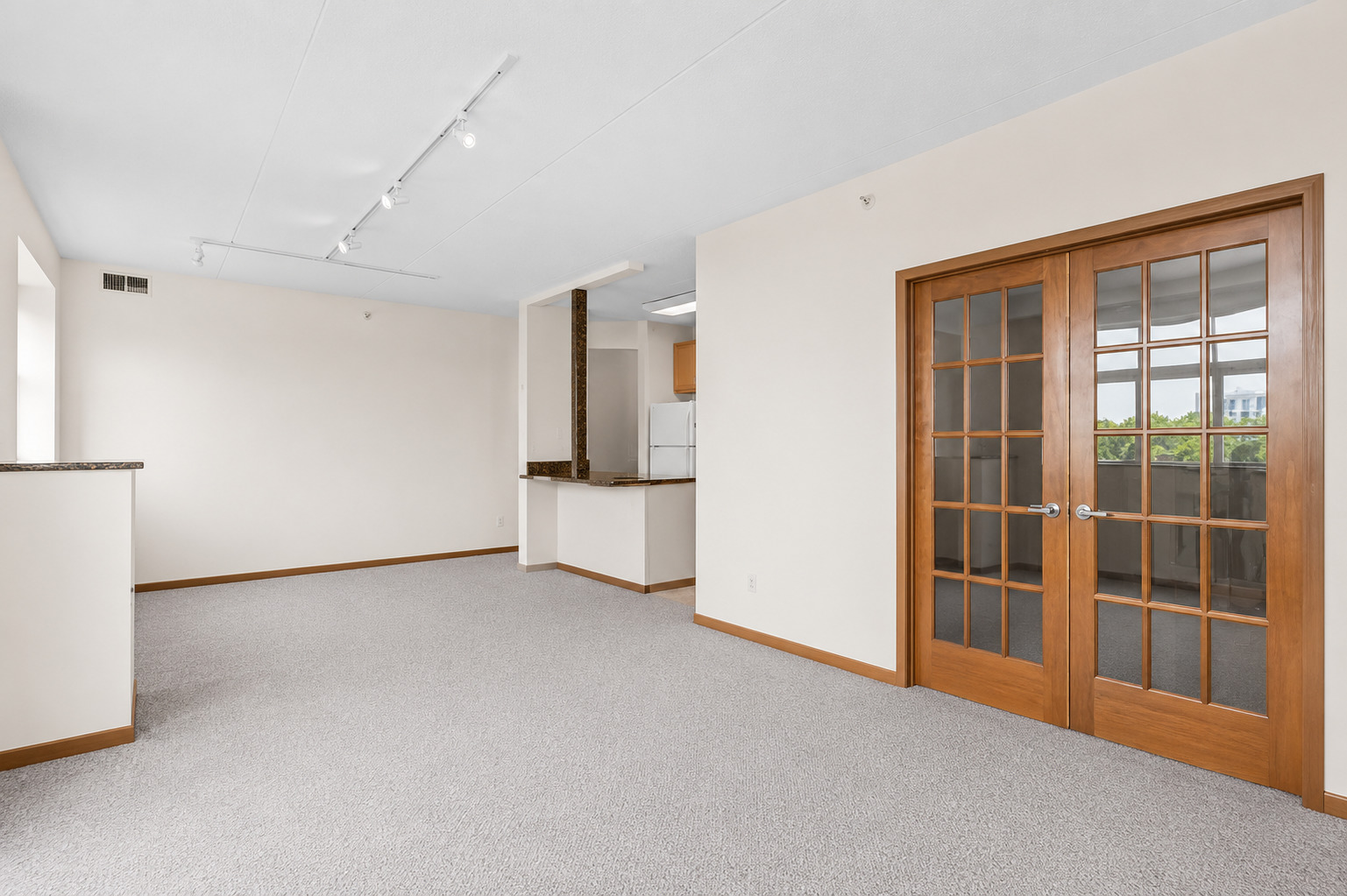 515 Main Street, Unit 401 Evanston, IL 60202 - Photo 8 of 20