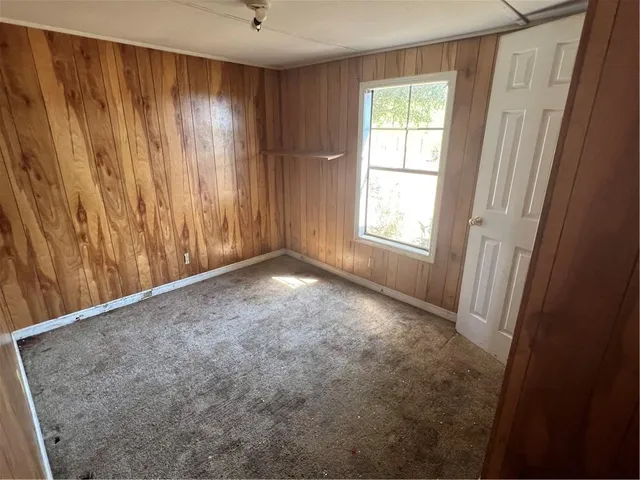 a view of entryway with window