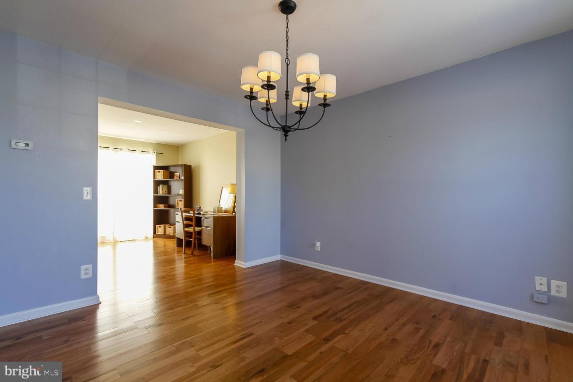 8113 Jacobs Field Road Rosedale, MD 21237 - Photo 5 of 29 Living Room