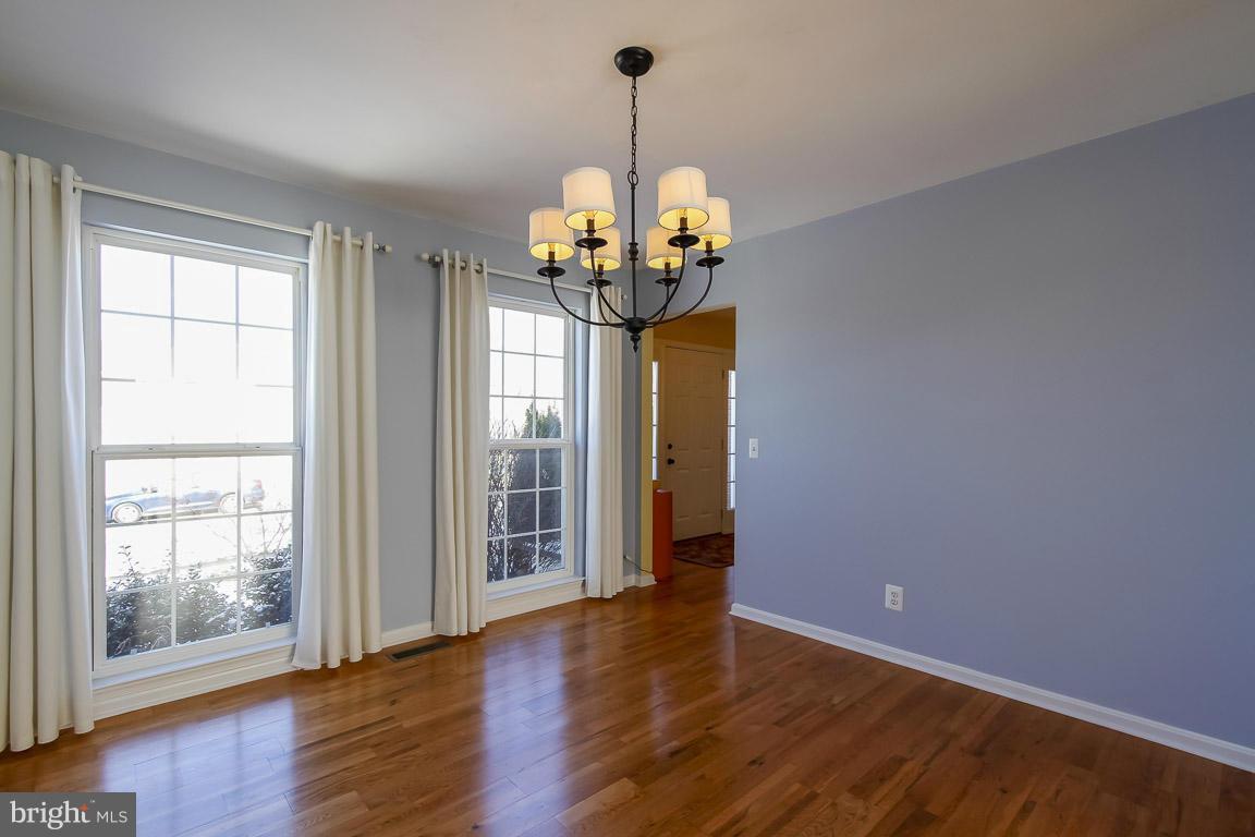 8113 Jacobs Field Road Rosedale, MD 21237 - Photo 7 of 29 Living Room