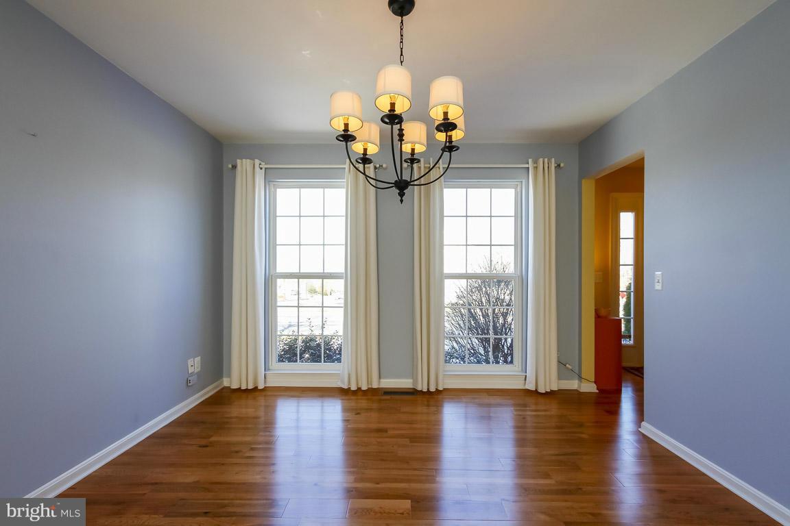 8113 Jacobs Field Road Rosedale, MD 21237 - Photo 8 of 29 Living Room