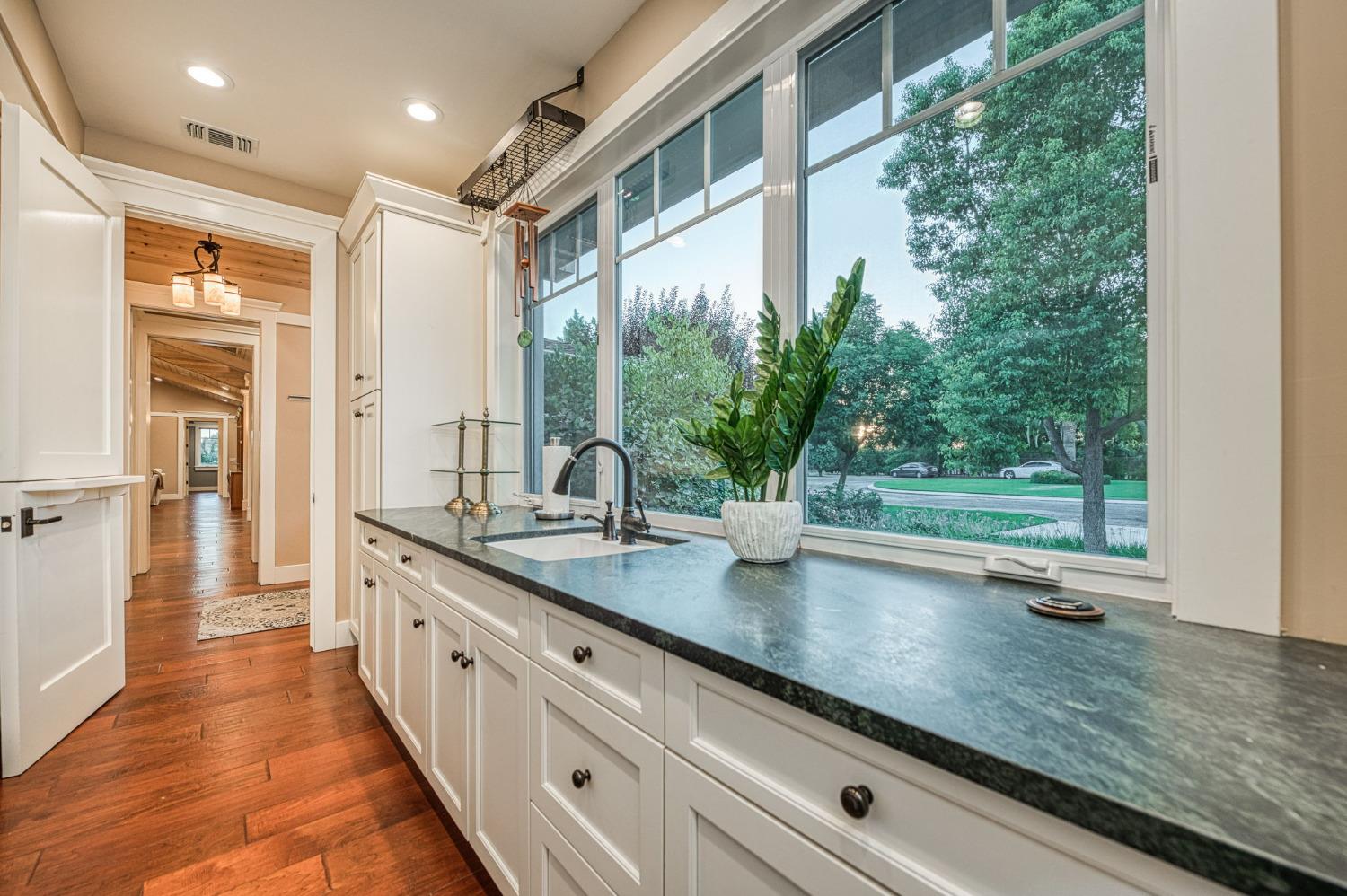 1098 South Rainbow Route Sanger, CA 93657 - Photo 18 of 70