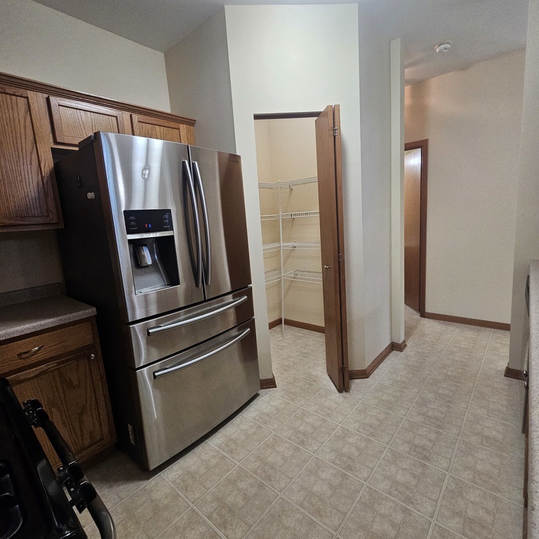 1111 Colonial Drive Joliet, IL 60432 - Photo 8 of 15