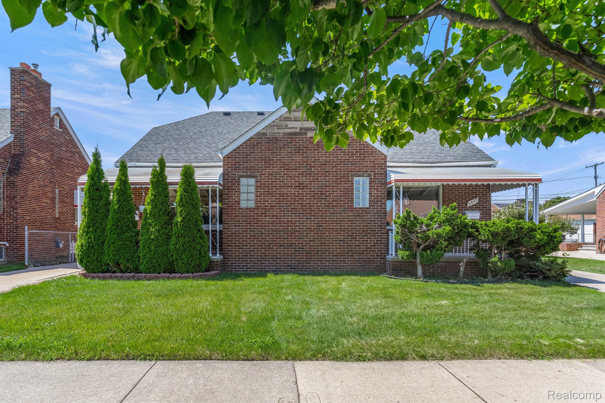 5453 Chase Road Dearborn, MI 48126 - Photo 4 of 32 Gallery Image 4