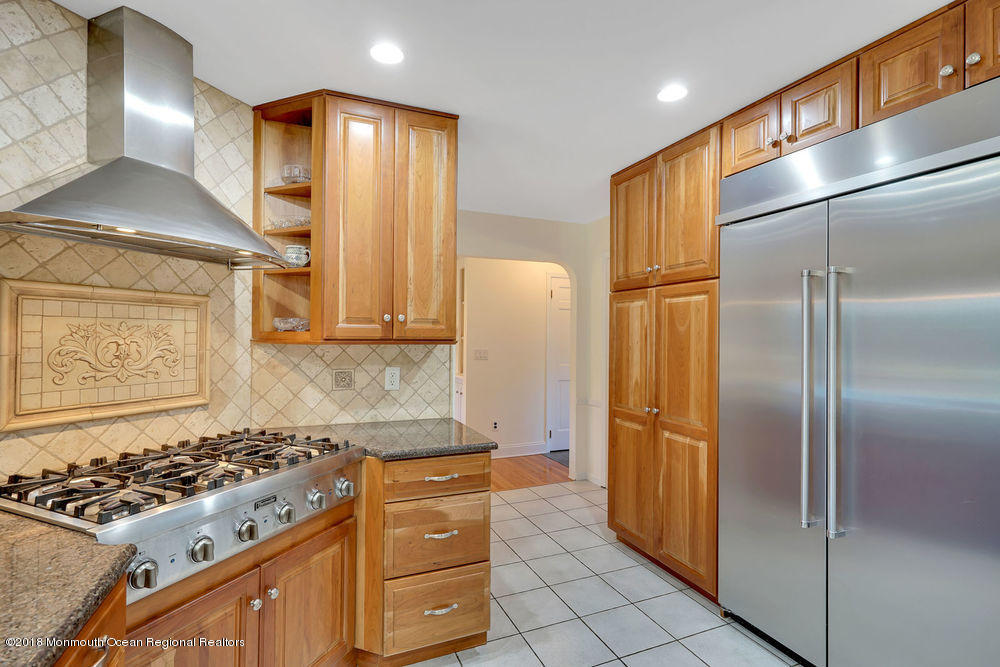 27 Partridge Way Colts Neck, NJ 07722 - Photo 12 of 58 Kitchen Appliances