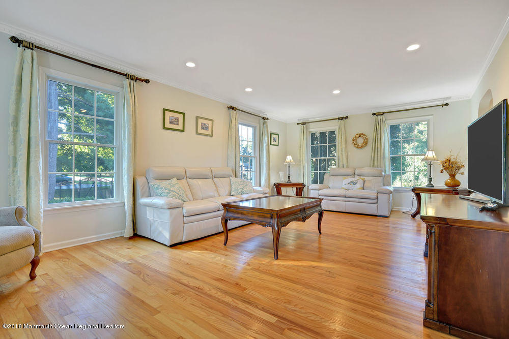 27 Partridge Way Colts Neck, NJ 07722 - Photo 20 of 58 Living Room 3