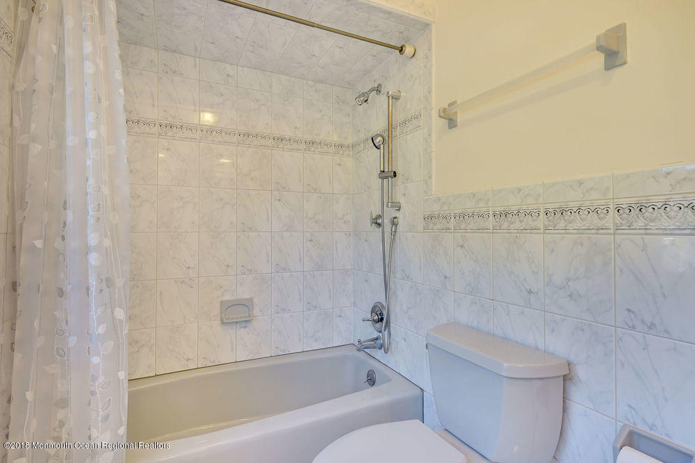 27 Partridge Way Colts Neck, NJ 07722 - Photo 40 of 58 Full Bath Hall Tub