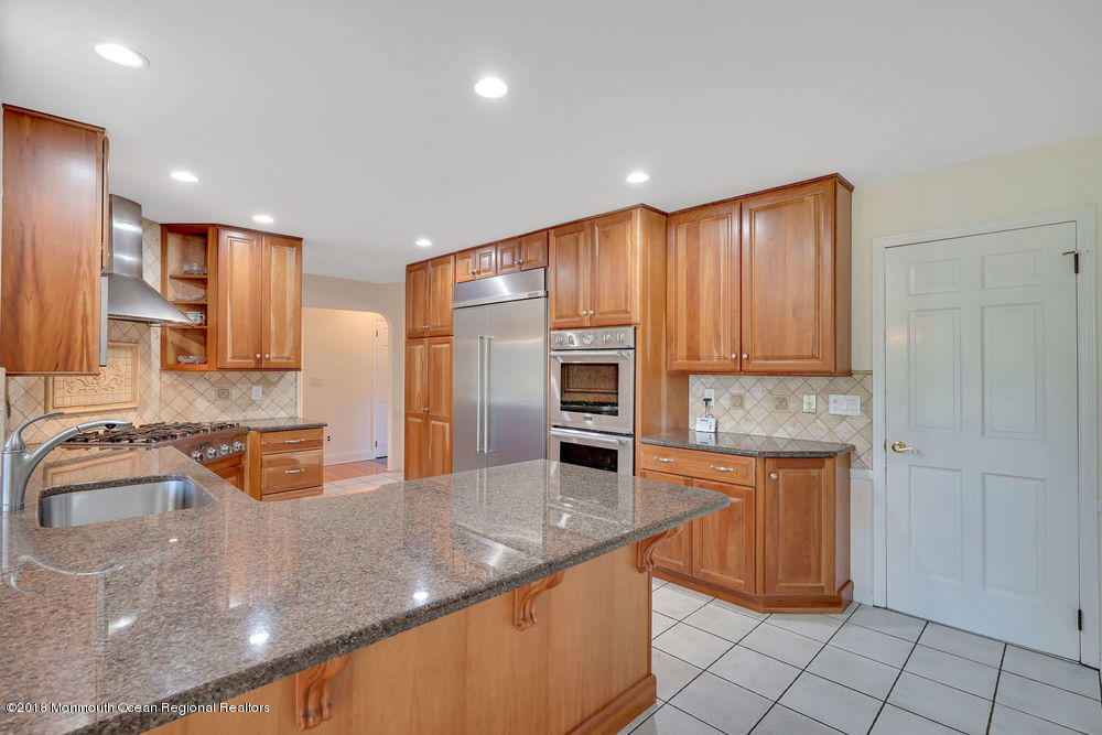 27 Partridge Way Colts Neck, NJ 07722 - Photo 8 of 58 Kitchen Counter