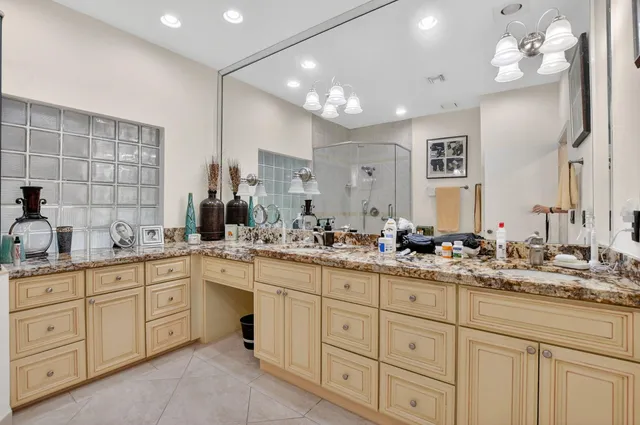 a view of a workspace with furniture and a livingroom