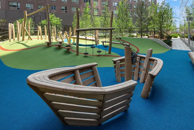 $1,230,000 | 252 South Street, Unit 8J | Two Bridges