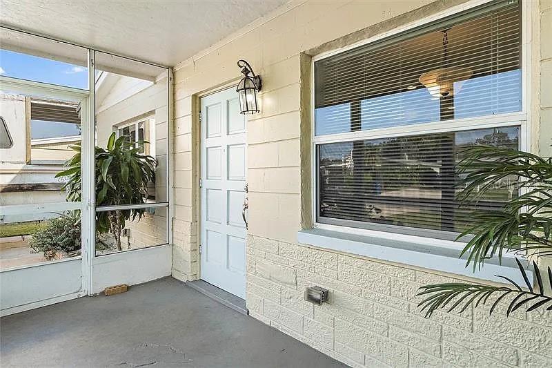 10426 Valencia Road Seminole, FL 33772 - Photo 4 of 22 Gallery Image 4