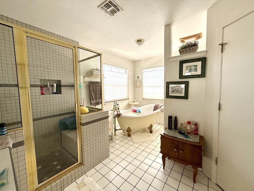 30 Flamingo Road Rockport, TX 78382 - Photo 22 of 39 a living room with a couch and a table