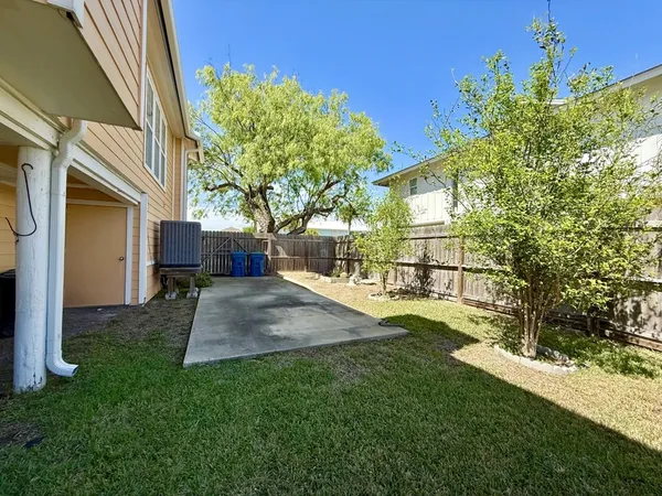 a view of yard in front of house with trees