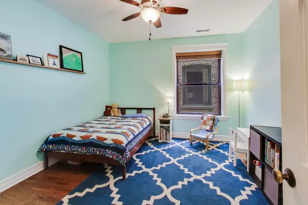 $575,000 | 4441 North Beacon Street, Unit 2A, Chicago, IL 60640