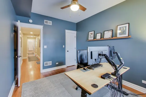 $575,000 | 4441 North Beacon Street, Unit 2A, Chicago, IL 60640