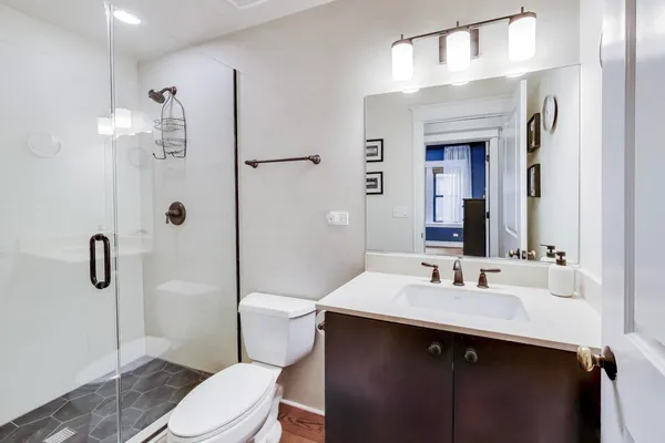$575,000 | 4441 North Beacon Street, Unit 2A, Chicago, IL 60640