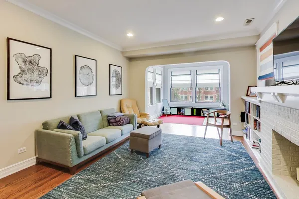 $575,000 | 4441 North Beacon Street, Unit 2A, Chicago, IL 60640