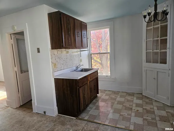$205,000 | 728 21st Street, Rock Island, IL 61201