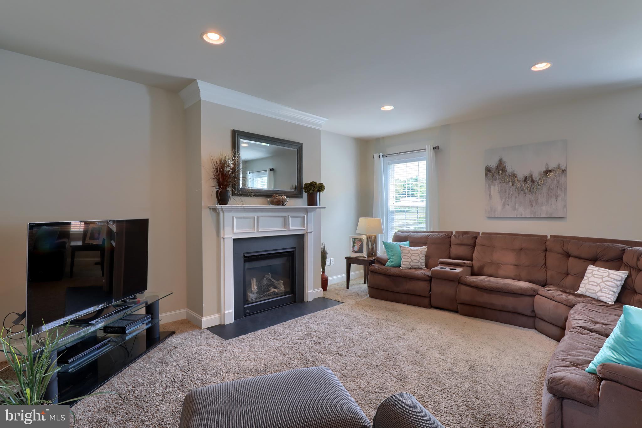 523 Garnet Lane Lititz, PA 17543 - Photo 4 of 28