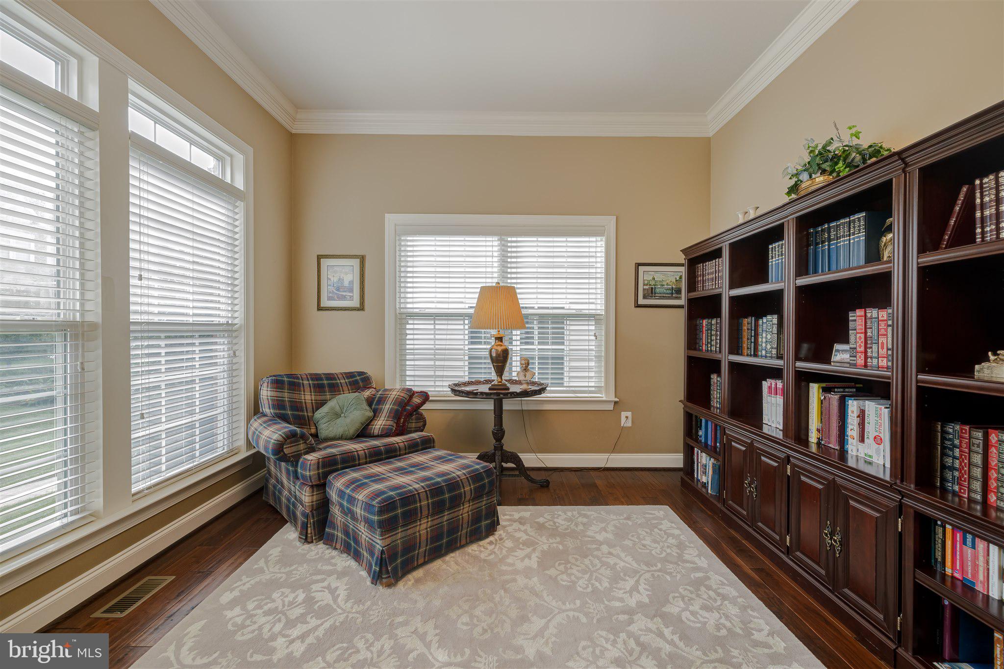 6007 Masondale Road Alexandria, VA 22315 - Photo 7 of 68 Living Room