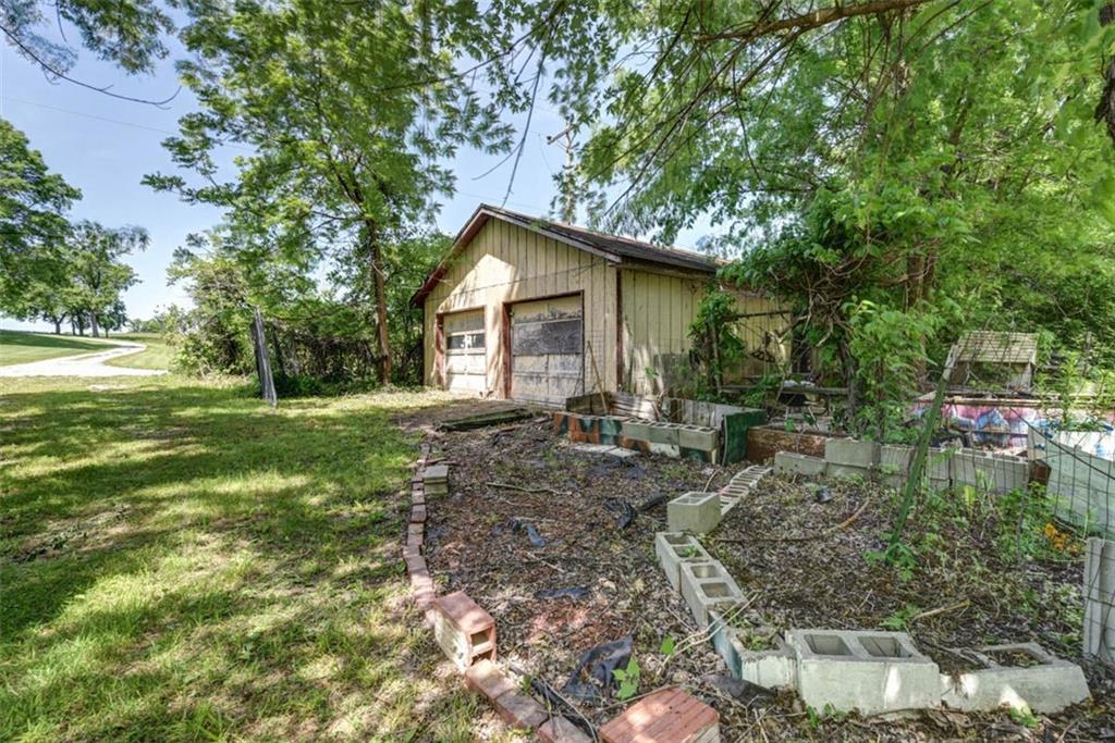 8667 Markham Road Richmond, MO 64085 - Photo 15 of 34