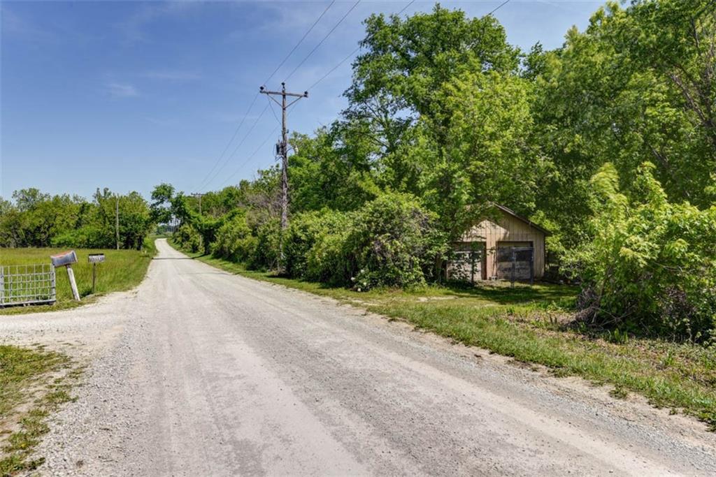 8667 Markham Road Richmond, MO 64085 - Photo 4 of 34