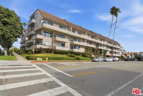$1,599,000 | 700 Esplanade, Unit 30, Redondo Beach, CA 90277