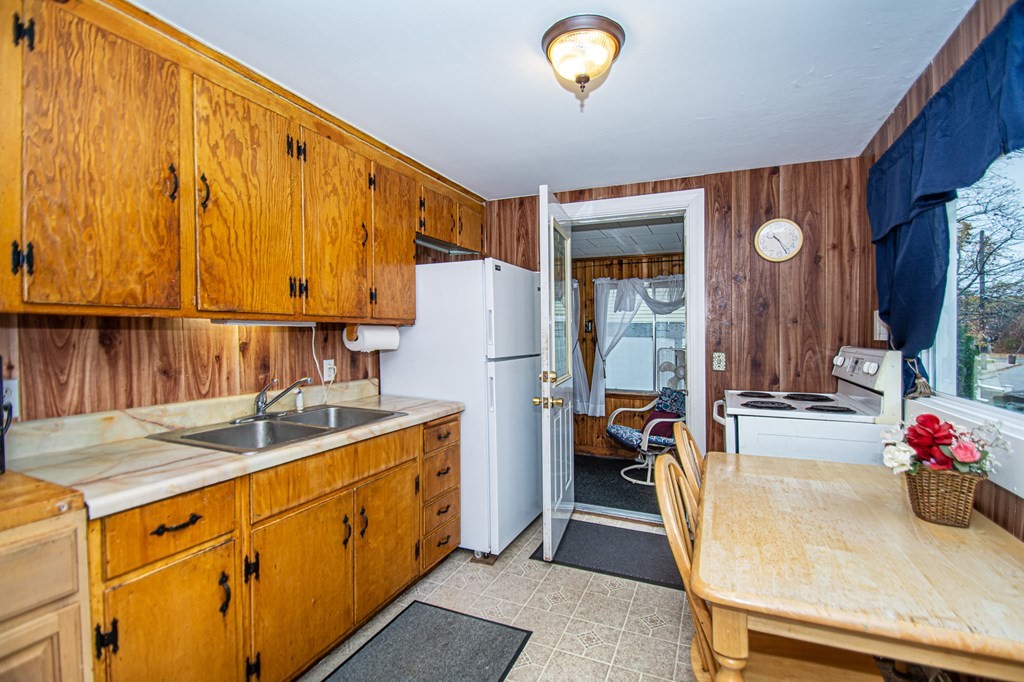 7 Colonial Road Woburn, MA 01801 - Photo 11 of 27