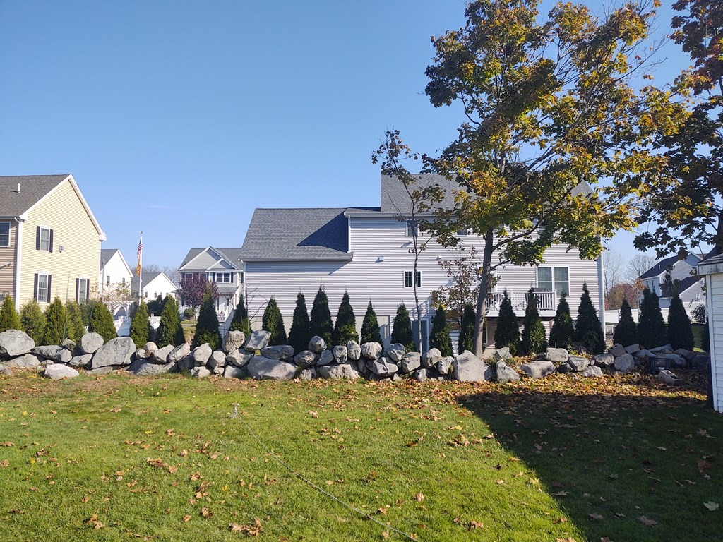 7 Colonial Road Woburn, MA 01801 - Photo 4 of 27