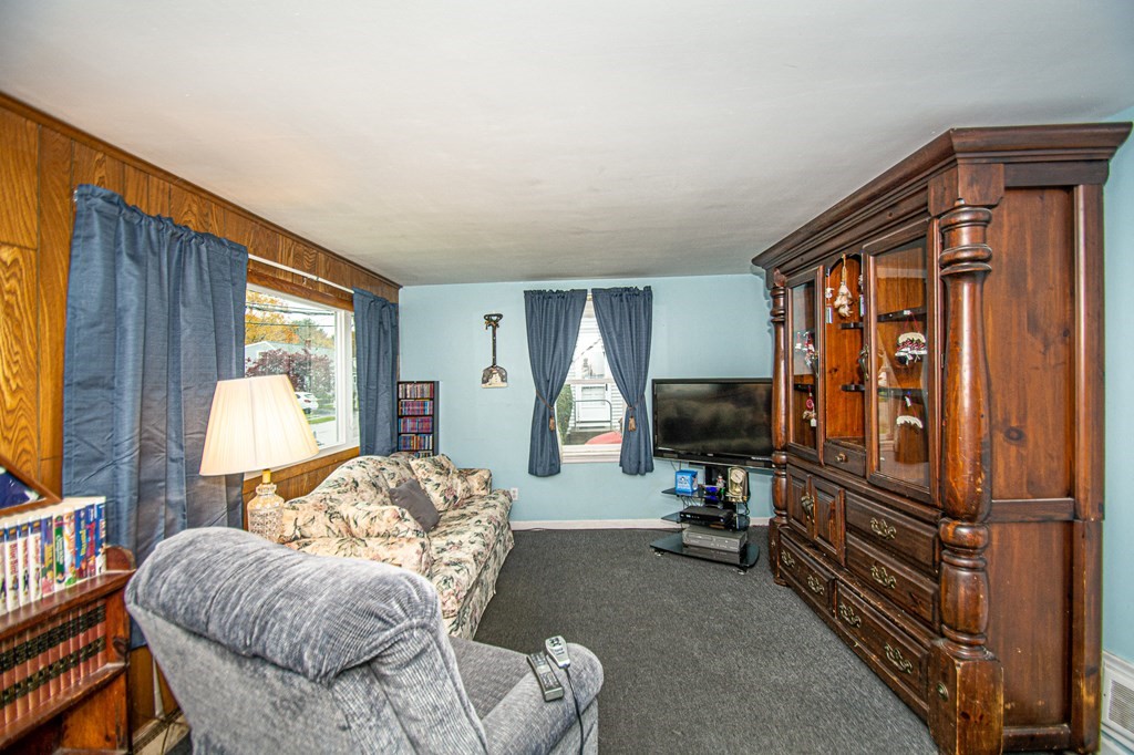7 Colonial Road Woburn, MA 01801 - Photo 6 of 27