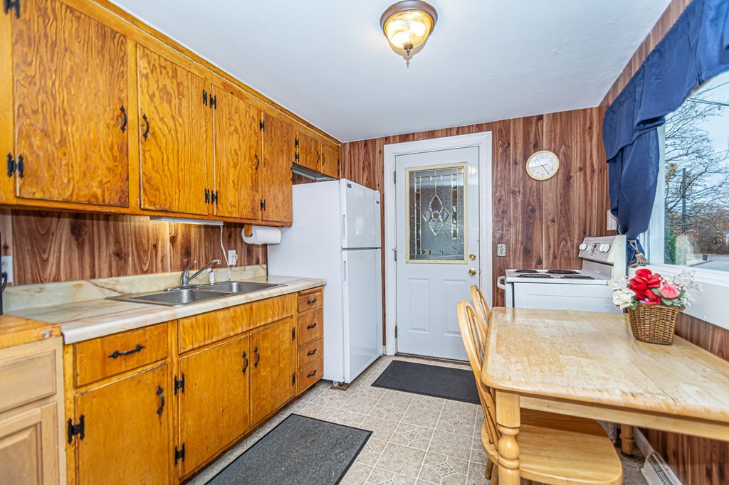 7 Colonial Road Woburn, MA 01801 - Photo 8 of 27