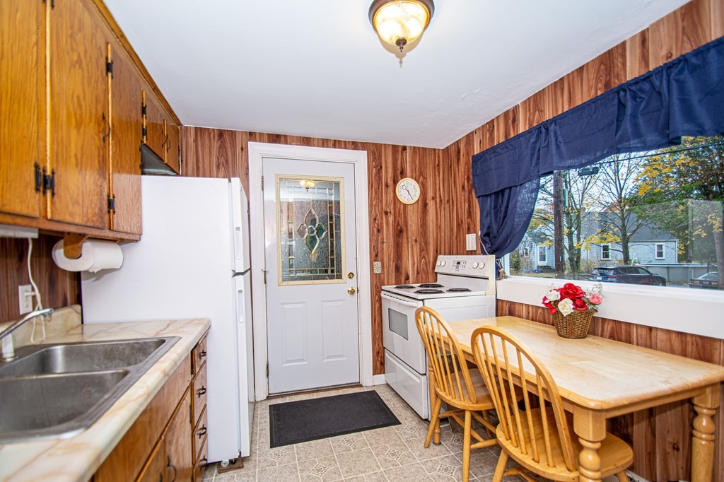 7 Colonial Road Woburn, MA 01801 - Photo 9 of 27
